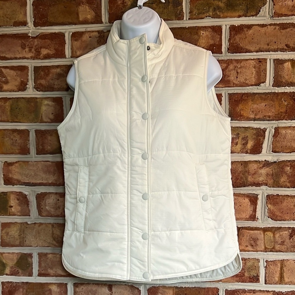 Southern Tide creamy White snap up Quilted Vest Lightweight Design. Small